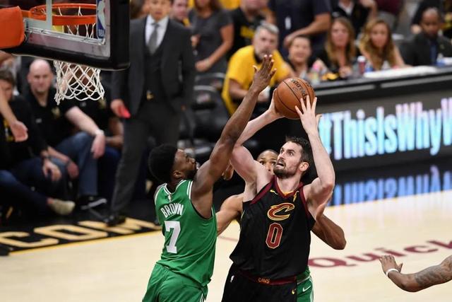 华子36+13+7森林狼大胜尼克斯 绿军大胜魔术