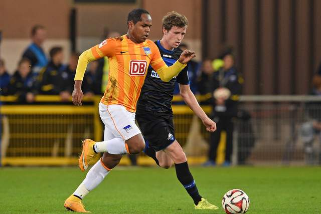 拜仁官方向巴黎道歉 球迷拉横幅未得到拜仁授权