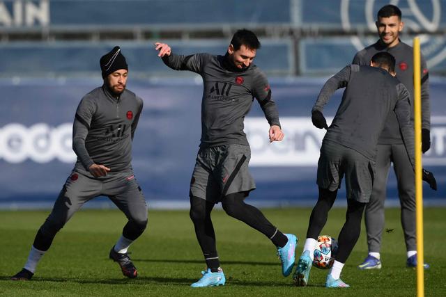 曼联又挖到宝！22岁天才新星踢爆曼城 合同只剩半年