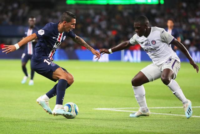 詹姆斯23+4+9浓眉21+12 湖人大胜送猛龙14连败